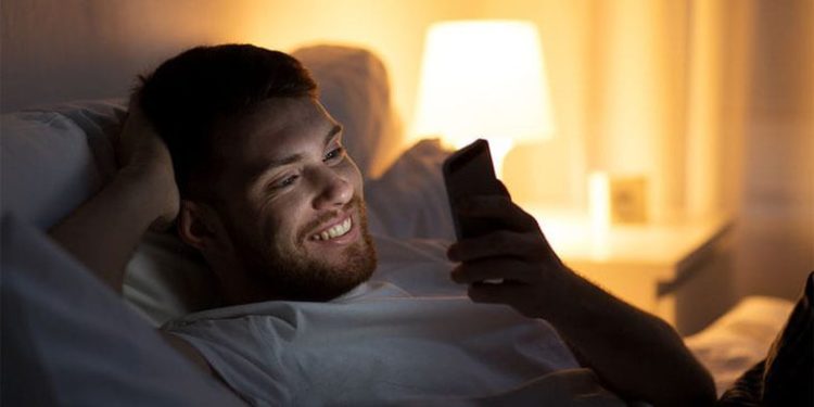 Ja si të flirtoni në mënyrë perfekte me mesazhe!