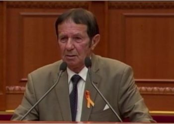 Qyfyre në Kuvend, deputeti: Votimet e 25 Prillit janë të paligjshme, si s’më tha njeri bravo të qoftë që fute Shqipërinë në OKB. Do i dal zot këtij populli