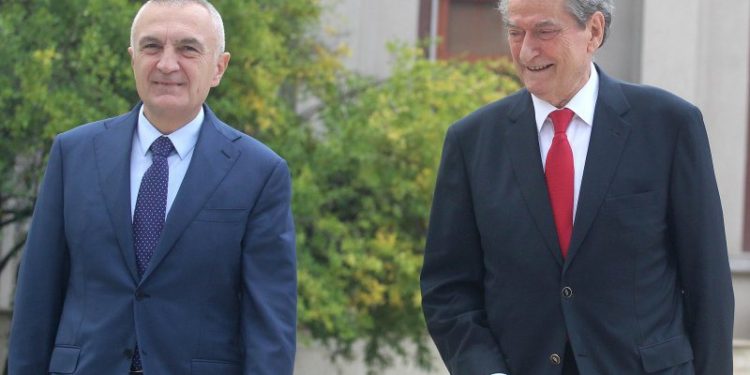 Berisha ‘non grata’ në SHBA, reagon Meta: Akt i shëmtuar, i pabesë dhe i poshtër. ‘Fletërrufe’ e porositur nga regjimi i kleptokracisë në Tiranë