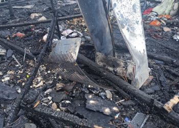 Gjirokastër/Shkrumbohen nga zjarri dy barake të komunitetit rom (FOTO)