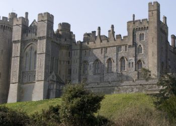 Vidhen artefakte unike me vlerë 1 milion paund nga kështjella mesjetare në Angli