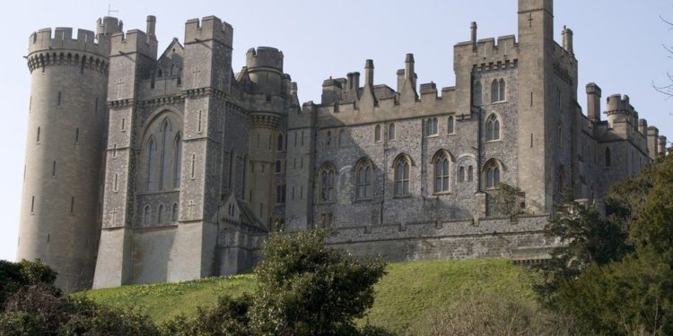Vidhen artefakte unike me vlerë 1 milion paund nga kështjella mesjetare në Angli