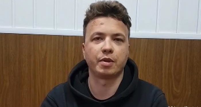 Gazetari bjellorus shfaqet në televizion, reagimet shqetësuese: Ka makijazh, gjurmët e goditjeve janë të dukshme