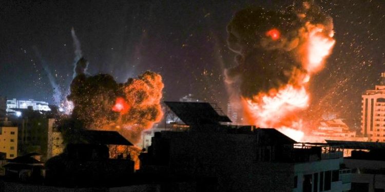 Rreth 30 sulme ajrore gjatë natës në Gaza, shkatërrohet laboratorin i testeve kundër Covid-19 në Gaza