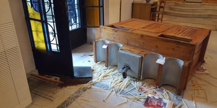 Hajdutët nuk kursejnë as kishat në Fier, thyhet arka e qirinjve, merret një shumë parash