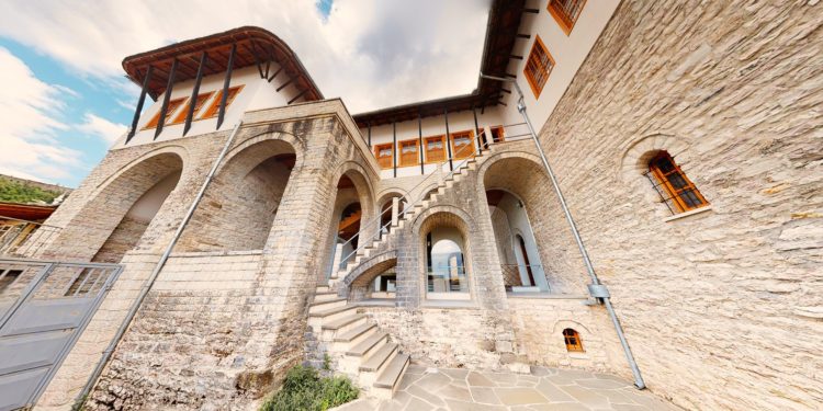 Mbyllet shtëpia e Kadaresë në Gjirokastër, do i nënshtrohet rikonstruksionit për t’u kthyer në muze! (Detajet e projektit)