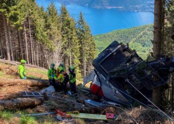 Bie kabina e teleferikut në Itali, deri tani tetë viktima