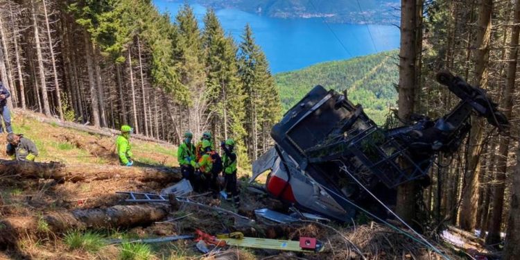 Bie kabina e teleferikut në Itali, deri tani tetë viktima