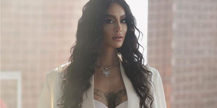 Nga mungesa e babait deri te sëmundja e nënës, Dafina Zeqiri rrëfen jetën e vështirë