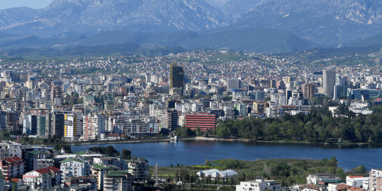 Mister në Tiranë, shërthimi i fuqishëm trondit qytetin. Nuk dihet ende shkaku, policia përmbytet nga telefonatat