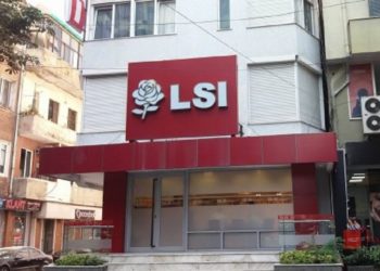 Pengimi i emigrantëve për të votuar/ Pas Gjirokastrës, LSI kërkon pavlefshmëri të zgjedhjeve në qarqet Vlorë dhe Korçë