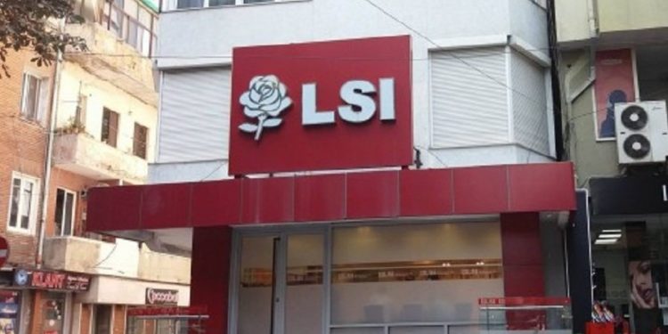 Pengimi i emigrantëve për të votuar/ Pas Gjirokastrës, LSI kërkon pavlefshmëri të zgjedhjeve në qarqet Vlorë dhe Korçë