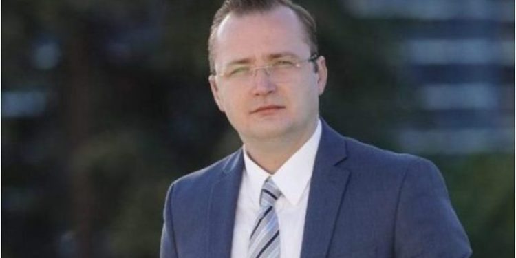 Ish-zyrtari i selisë blu: PD po shkon drejt shkrirjes! Garë false, patronazhistët po “filtrojnë” listën e anëtarësisë