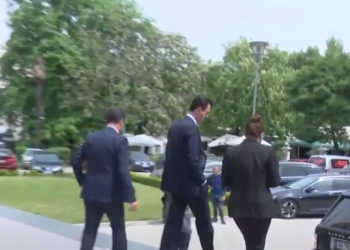 Humbësi i talentuar Lulzim Basha i përgjigjet gazetarëve: Beteja do të vazhdojë deri në fitore