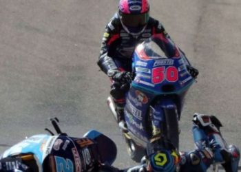 Video/ Aksident gjatë garës, humb jetën piloti i MotoGP