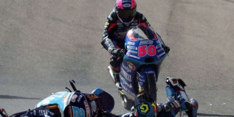 Video/ Aksident gjatë garës, humb jetën piloti i MotoGP