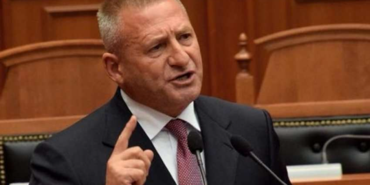 Nard Ndoka i del në mbrojtje Berishës: Do mbetet gjithmone burrë shteti