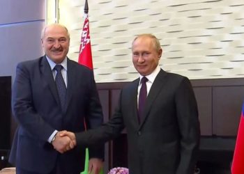 U izolua nga Bashkimi Europian, Lukashenko pritet në Rusi nga Putin