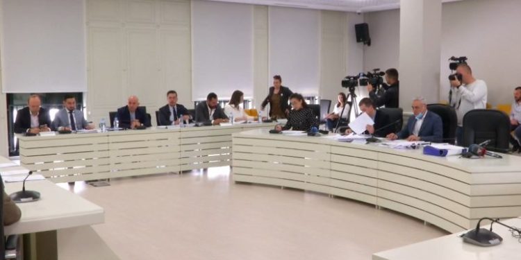 PD e LSI kërkojnë ripërsëritjen e zgjedhjeve në Gjirokastër, Salianji: Me bindje të plotë, zero mundësi për votim të dyfishtë (Debati në KAS)