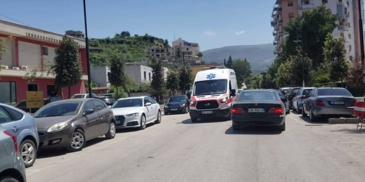 Pamje të rënda nga ngjarja në Vlorë, shihni si është bërë makina e 40-vjeçarit (VIDEO)