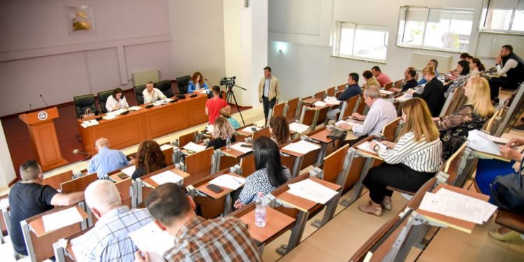 53 familje në Gjirokastër përfitojnë kredi të buta nga bashkia