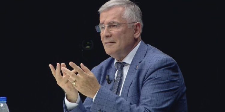 “Berisha non-grata”! Ish ambasadori në SHBA: Lajm i mirë për Shqipërinë, duhet të paguajnë. Meta është në radhë