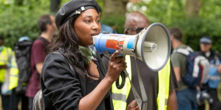 Qëllohet me armë në kokë një aktiviste e re e Black Lives Matter në Londër