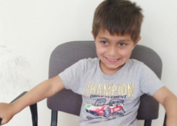 Gjendet i braktisur në terminalin e autobusave të jugut, thirrje për ndihmë nga policia: Djali nuk mban mend banesën