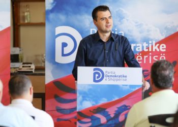 Humbësi i talentuar Lulzim Basha takohet me demokratët e Gjirokastrës: Ramës nuk i qesh buza, ne dolëm më të fuqishëm nga këto zgjedhje (VIDEO)