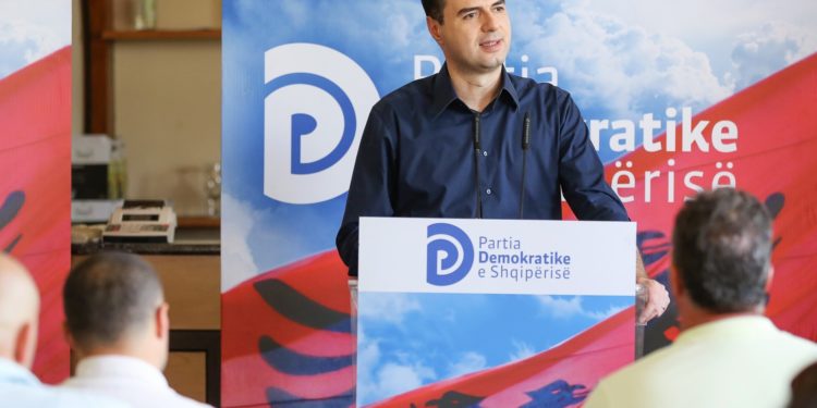 Humbësi i talentuar Lulzim Basha takohet me demokratët e Gjirokastrës: Ramës nuk i qesh buza, ne dolëm më të fuqishëm nga këto zgjedhje (VIDEO)