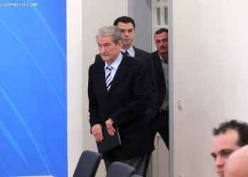 Berisha në konferencë për mediat, por jo nga selia e PD
