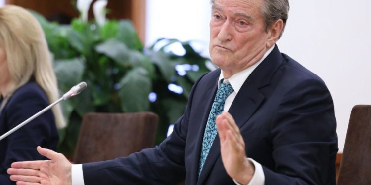 Sali Berisha mund të kërkojë azil në Francë, nëse i hapen “dosjet” në Shqipëri