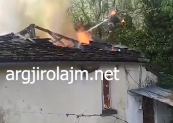 Pamje të tjera, shihni si shkrumbohet shtëpia në Gjirokastër (VIDEO)