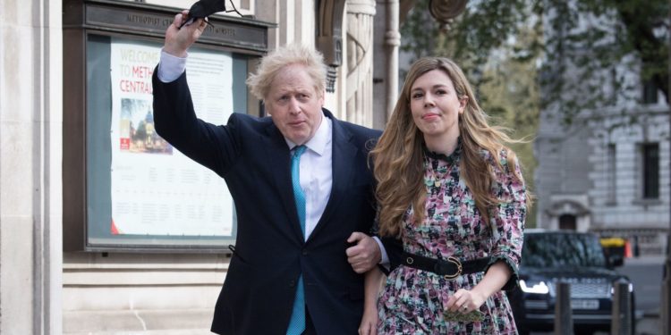 Kryeministri britanik martohet në një ceremoni sekrete