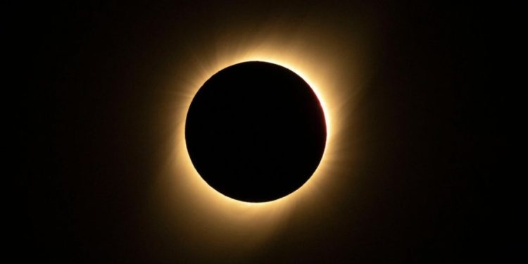 Më 26 Maj qielli do të sjell supriza, një eklips total hënor