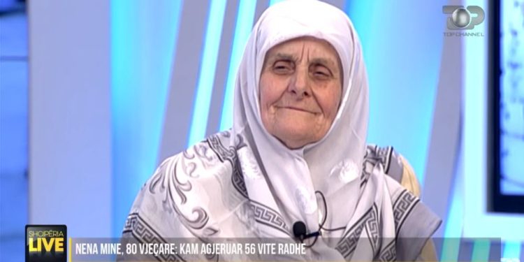 Flet 80-vjeçarja shqiptare që ka shkuar 14 herë në Mekë: Flisja me duar, kursimet e jetës ia kam dedikuar këtyre udhëtimeve (VIDEO)