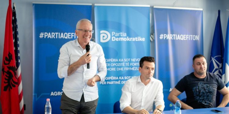 Ferdidant Xhaferraj “tradhton” Bashën, del në mbështetje të Agron Shehajt