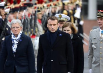 Franca gumëzhin nga zërat për grusht shteti nga ushtria