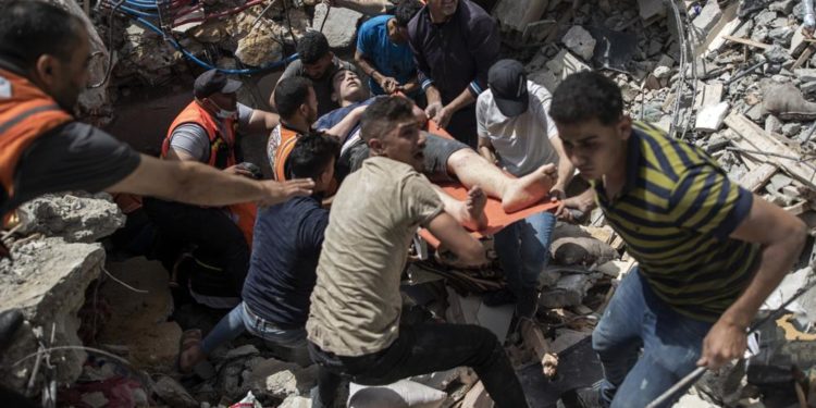 Nuk ndalin sulmet ajrore mbi Gaza/ Izraeli rrafshon tre ndërtesa, të paktën 33 viktima e 50 të plagosur