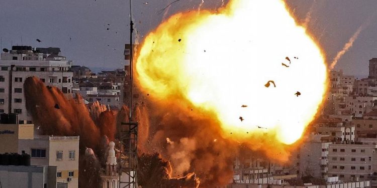 Kryeministri i Izraelit zotohet: Sulmet ajrore në Gaza do të vazhdojnë