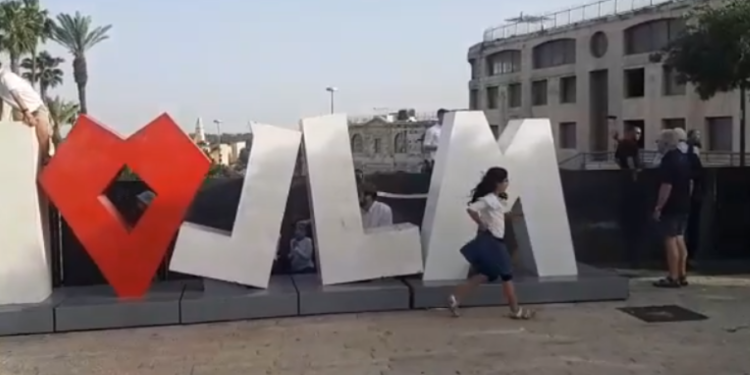 Tensionohet situata, gjashtë raketa qëllohen nga Rripi i Gazës në Jerusalem