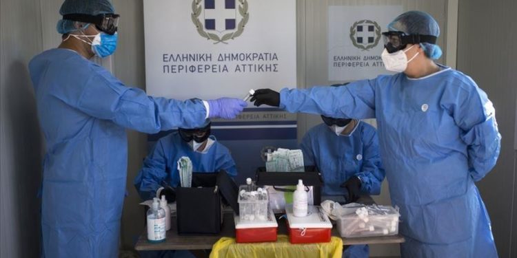 Greqi/ 1402 raste të reja me COVID-19 gjatë 24 orëve të fundit dhe 56 viktima