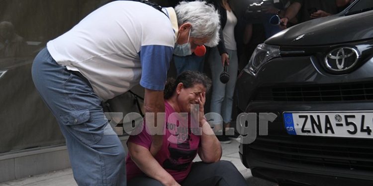 Britma, lot dhe akuza në Athinë, shihni reagimin e nënës së shqiptarit kur merr vesh lajmin për djalin (VIDEO)