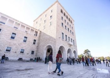 Universitetet vijojnë online, Ministria e Arsimit vendos: Viti akademik të mbyllet më 30 shtator
