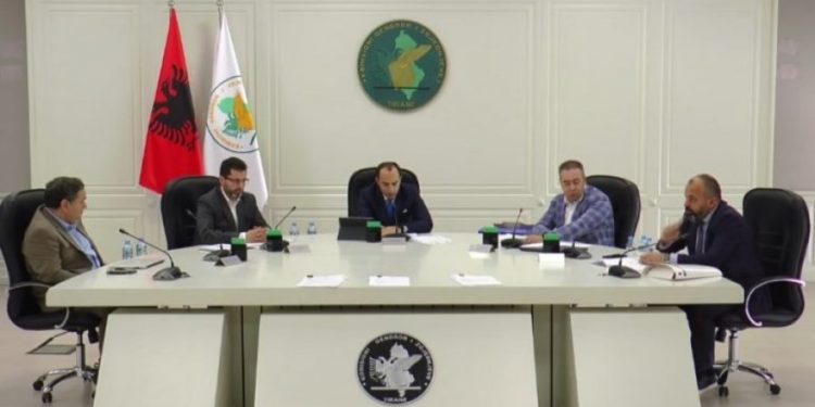 S’ka vendim për zgjedhjet në Gjirokastër, KAS shtyn seancën për nesër