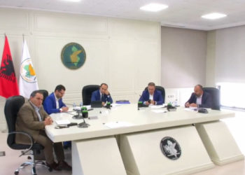 Debati për Gjirokastrën në KAS/ Të kujt partie janë komisionerët që kanë votuar në më shumë se një qendër votimi?