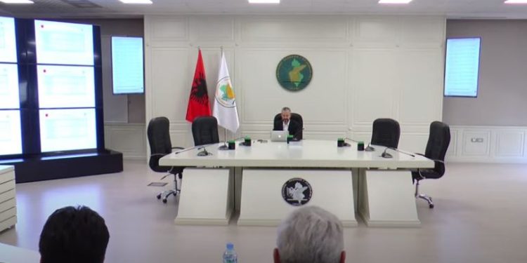 KQZ miraton rezultatin e zgjedhjeve edhe për 11 qarqe, ja cilët janë deputetët