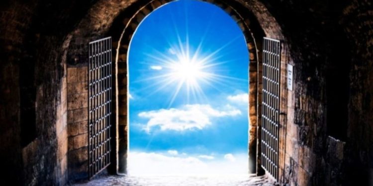 Si mund të mbroni veten nga Covid-19? 5 gjëra që duhet të mbani mend