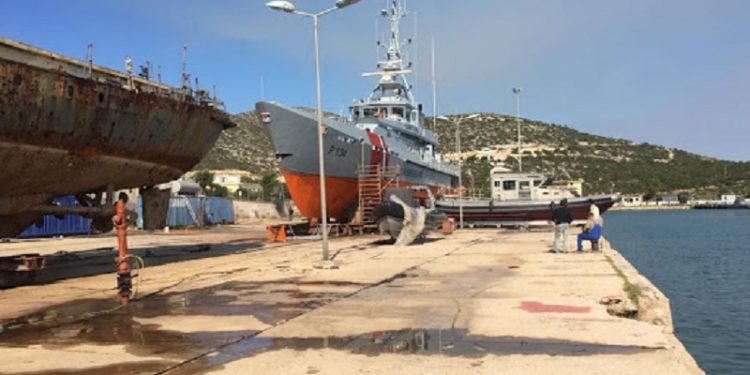 Po lyente anijen në plazhin e Orikumit, 57-vjeçari bie nga skela