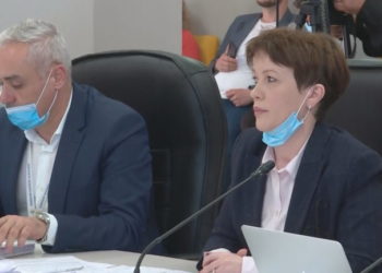 Edhe vetë përfaqësuesja e PD rrëzon akuzat e opozitës për votim të dyfishtë në Gjirokastër: Thjesht çështje teknike